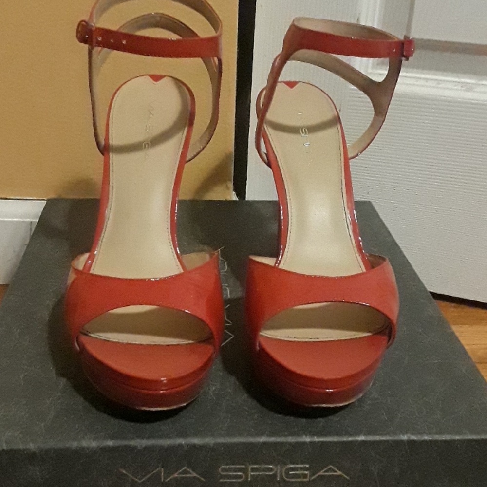 Shoes - Picture 2 of 4